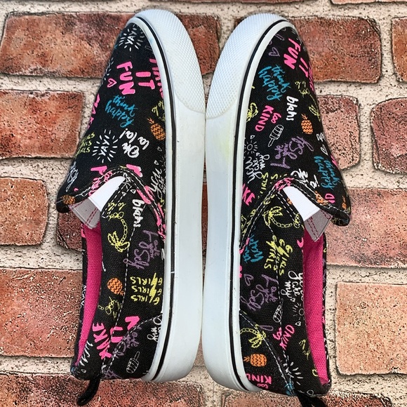 Girls slip on sneakers. Size 3 - Picture 4 of 8